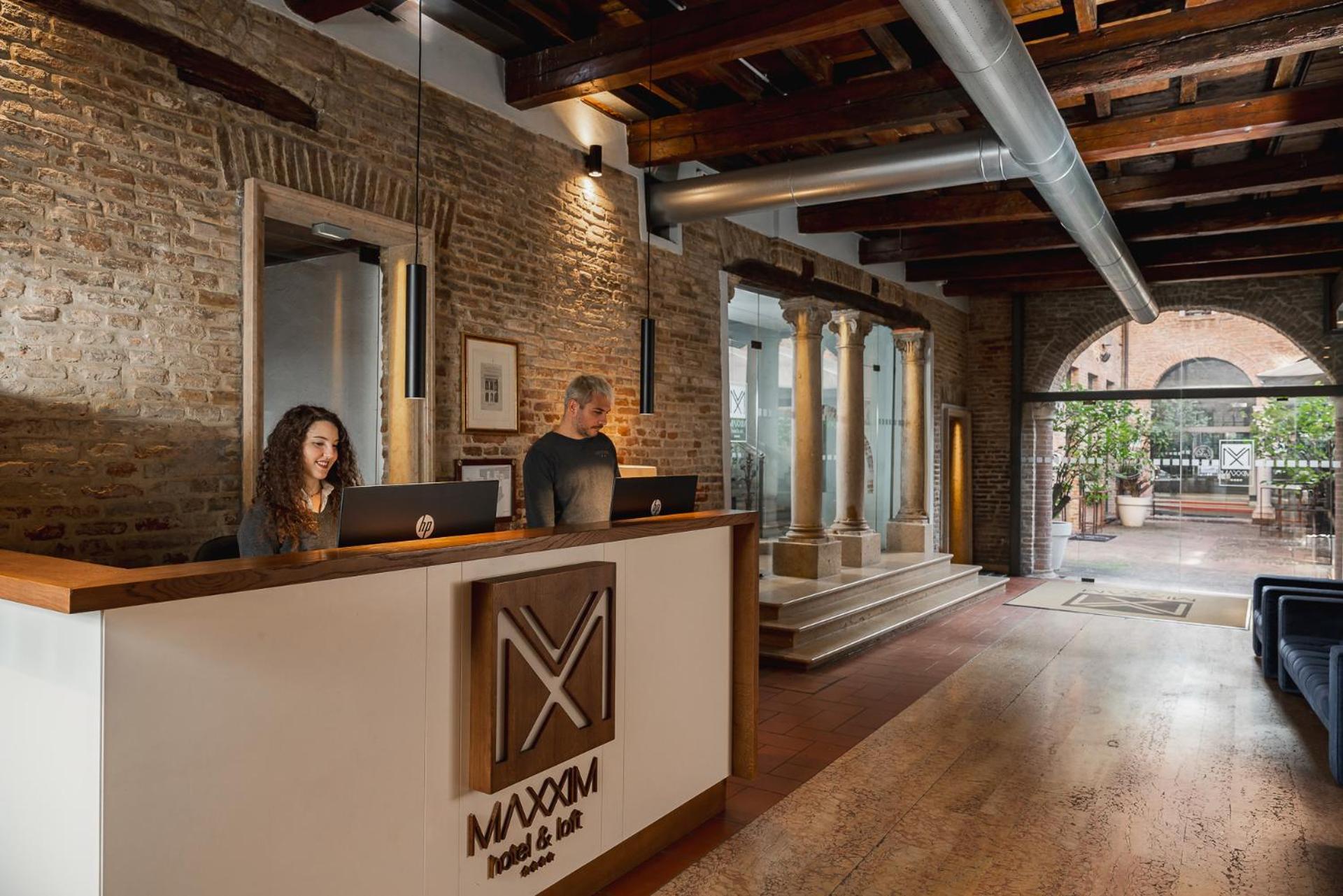 Maxxim Hotel & Loft Феррара Екстер'єр фото