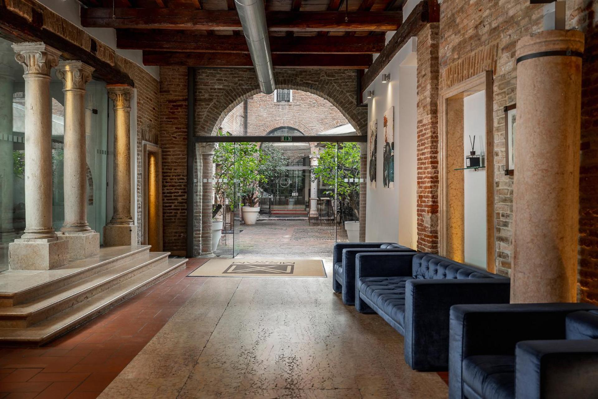 Maxxim Hotel & Loft Феррара Екстер'єр фото