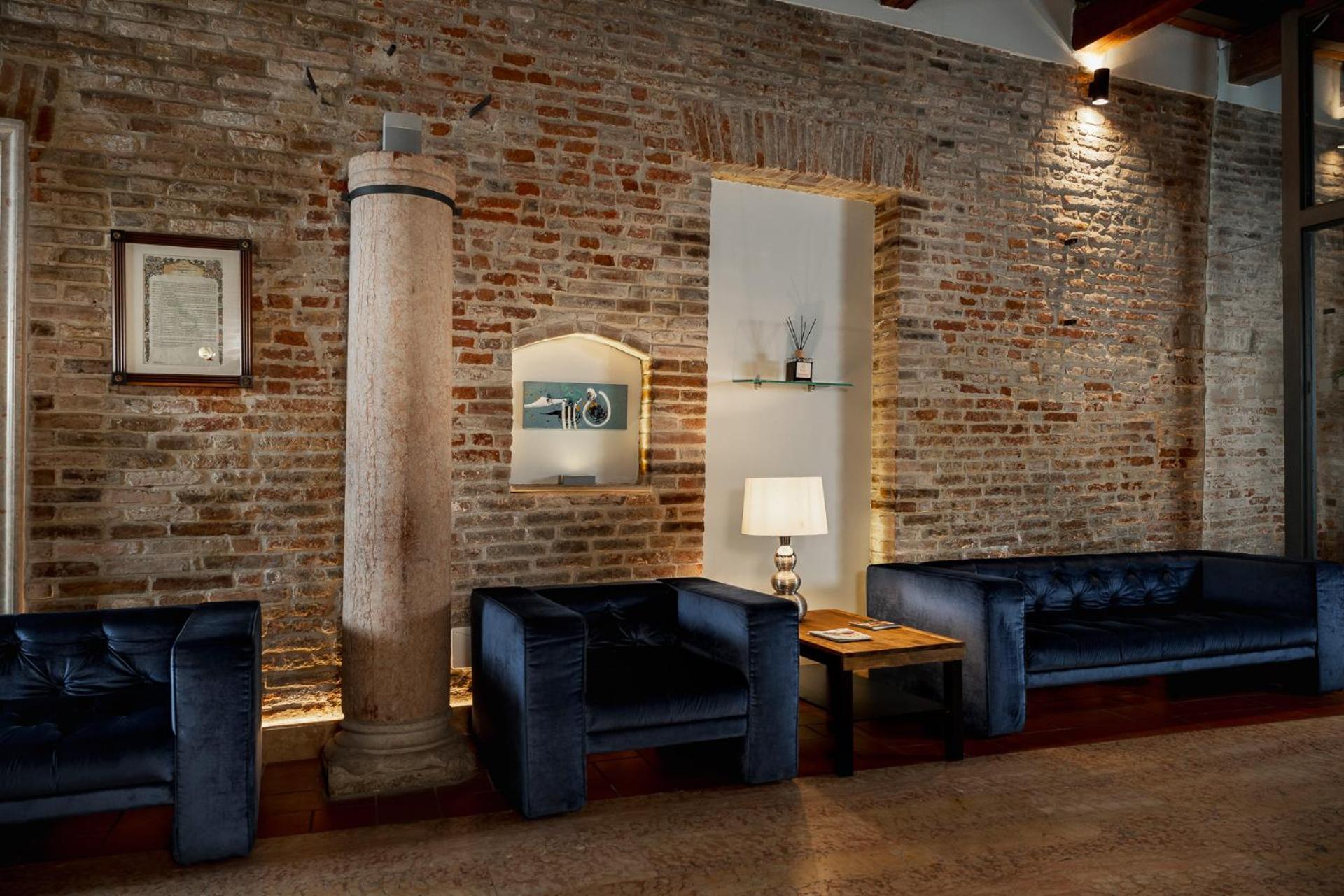 Maxxim Hotel & Loft Феррара Екстер'єр фото